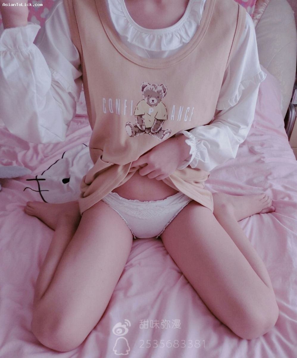 萌白酱(甜味弥漫) – 小熊连衣裙 – Cute girl with bear dress